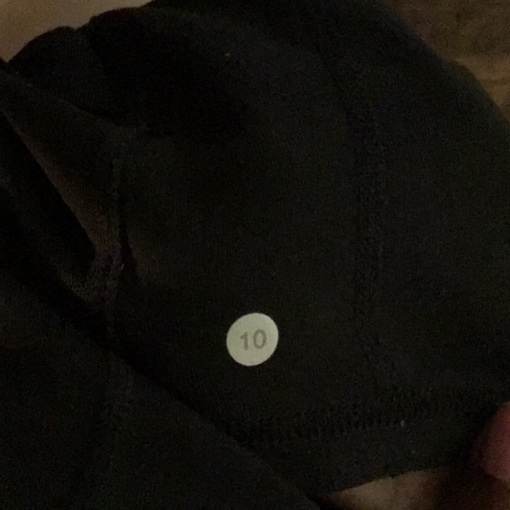 Lululemon - Picture 3 of 3
